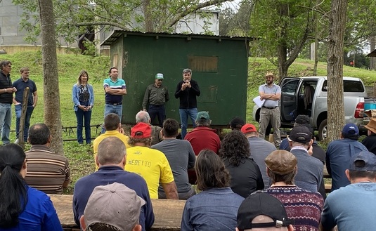 Imagen de Compartir para mejorar. Productores de toda la región yerbatera asistieron a la jornada técnica desarrollada en Jardín América