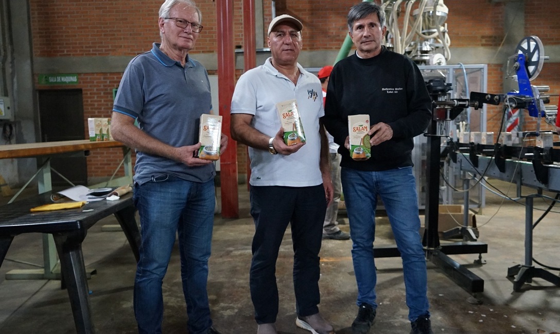 Imagen de Presentaron “Salam”, una yerba mate para los consumidores que prefieren una molienda fina y sin palos Imagen de Presentaron “Salam”, una yerba mate para los consumidores que prefieren una molienda fina y sin palos