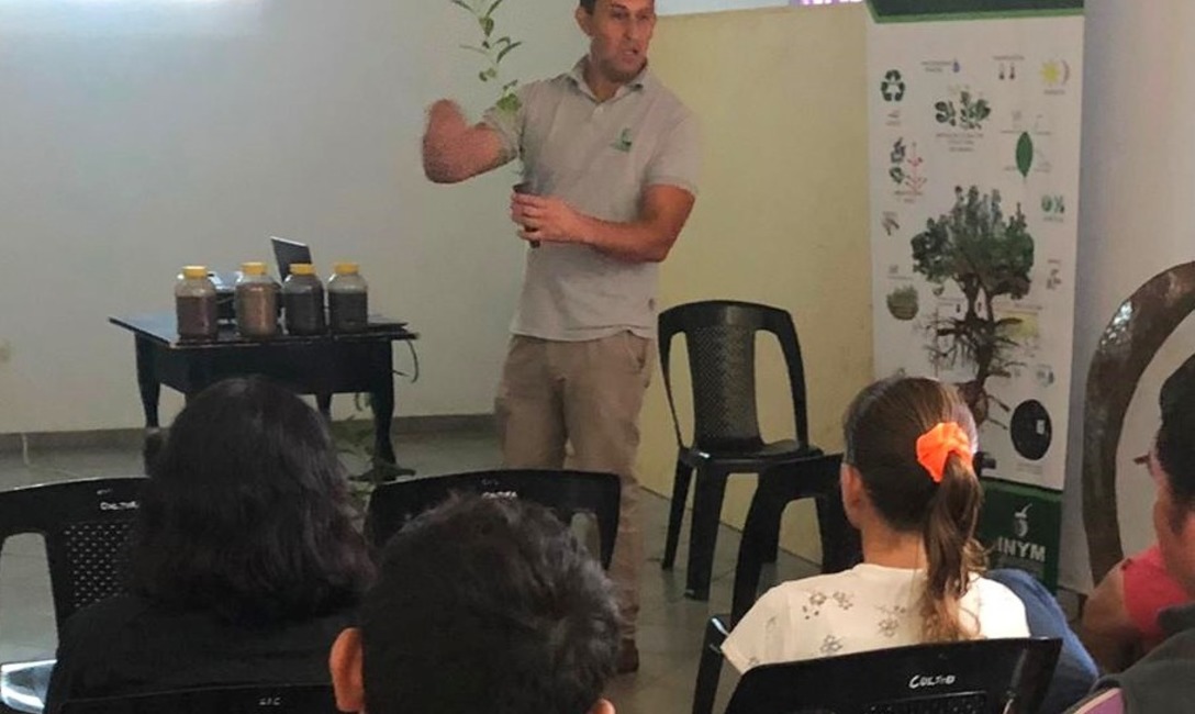 Imagen de Capacitación sobre viveros y plantación de yerba mate Imagen de Capacitación sobre viveros y plantación de yerba mate