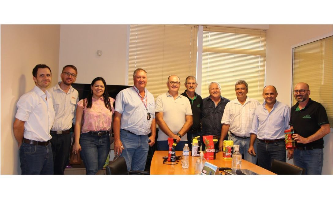 Imagen de Jornada de integración de la Federación Internacional de Productores con recorrido por plantaciones, secadero y molino Imagen de Jornada de integración de la Federación Internacional de Productores con recorrido por plantaciones, secadero y molino