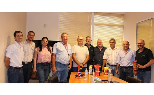 Imagen de Jornada de integración de la Federación Internacional de Productores con recorrido por plantaciones, secadero y molino