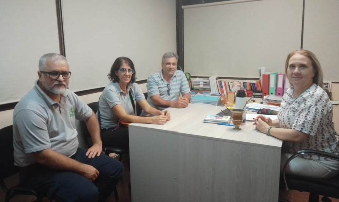 Imagen de Reunión por el Mate en la Escuela Imagen de Reunión por el Mate en la Escuela