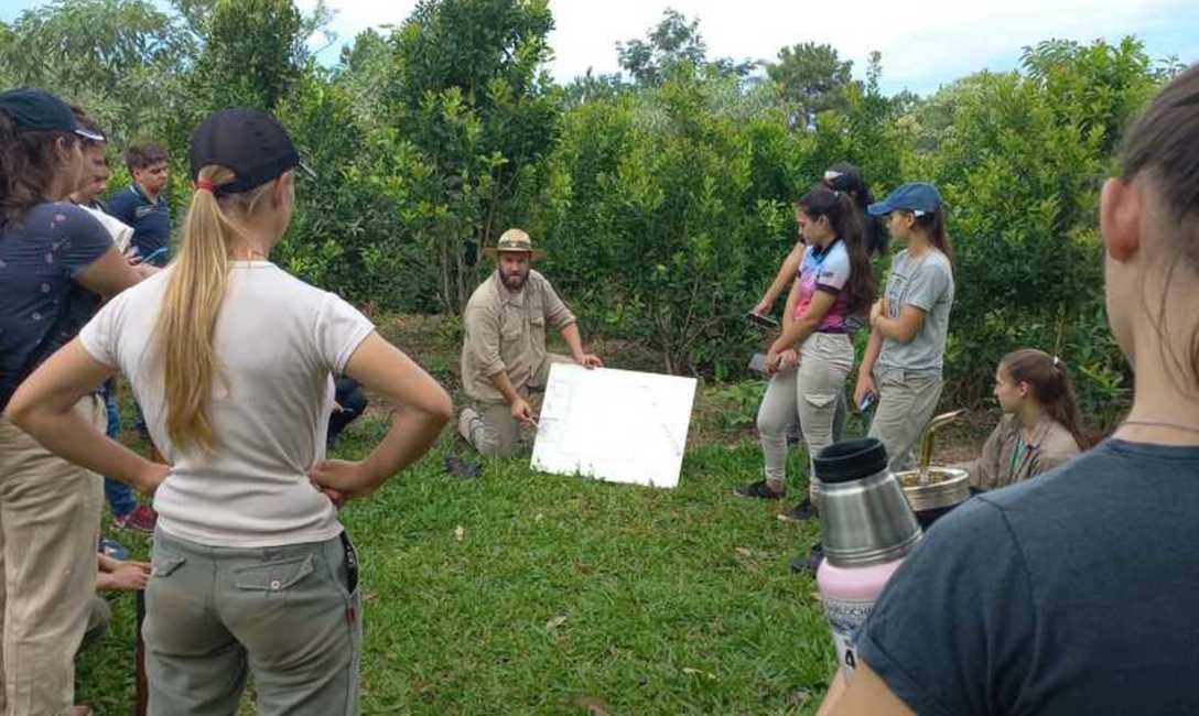 Imagen de Jornada sobre suelo y semillas con estudiantes de Ciencia Agraria de Capioví Imagen de Jornada sobre suelo y semillas con estudiantes de Ciencia Agraria de Capioví