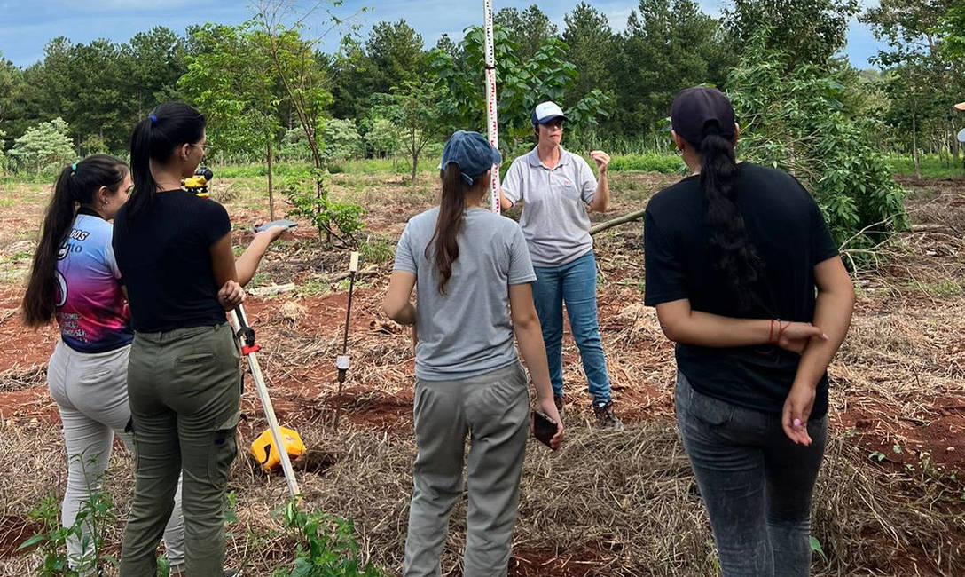 Imagen de Jornada sobre suelo y semillas con estudiantes de Ciencia Agraria de Capioví Imagen de Jornada sobre suelo y semillas con estudiantes de Ciencia Agraria de Capioví