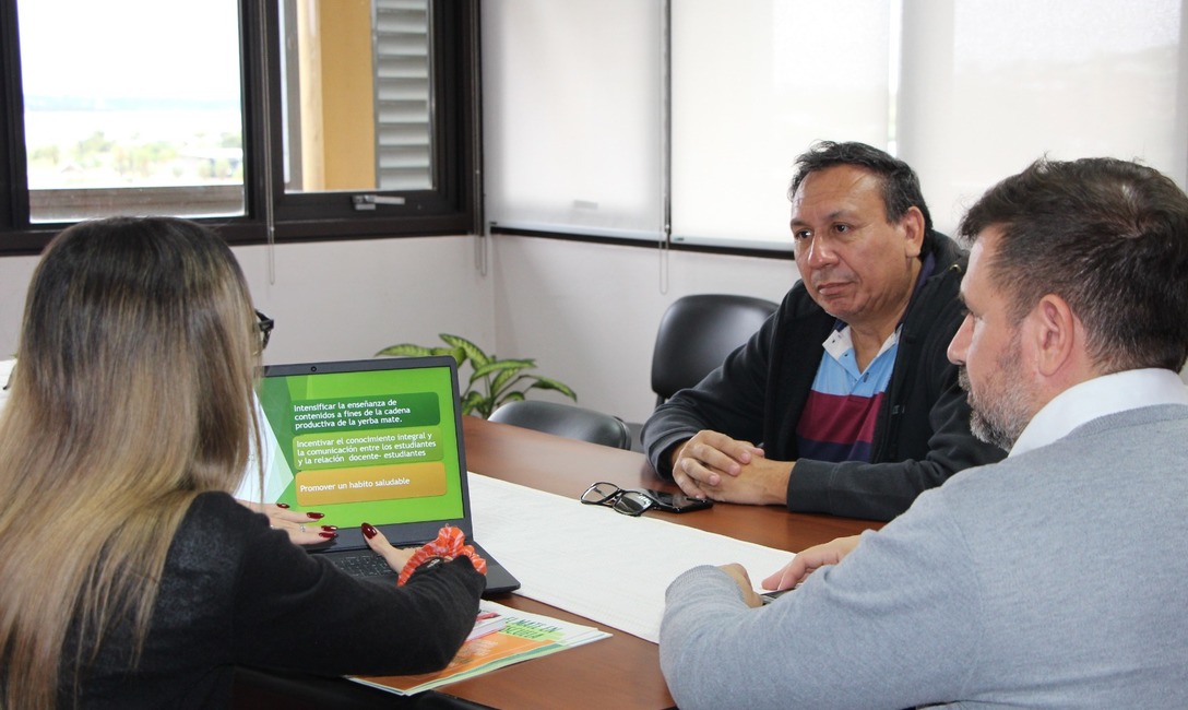 Imagen de Reunión para avanzar con el programa Mate en la Escuela Imagen de Reunión para avanzar con el programa Mate en la Escuela
