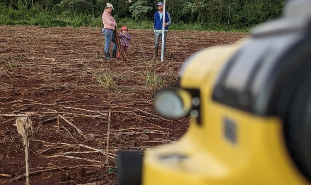 Imagen de El cuidado del suelo, en yerbales de 25 de Mayo Imagen de El cuidado del suelo, en yerbales de 25 de Mayo
