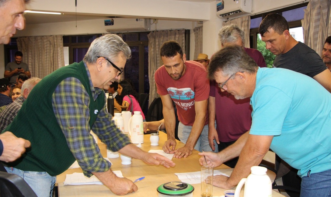 Imagen de Reunión con productores autoconvocados en el INYM Imagen de Reunión con productores autoconvocados en el INYM