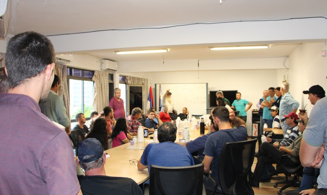 Imagen de Reunión con productores autoconvocados en el INYM Imagen de Reunión con productores autoconvocados en el INYM
