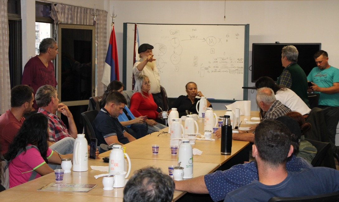 Imagen de Reunión con productores autoconvocados en el INYM Imagen de Reunión con productores autoconvocados en el INYM