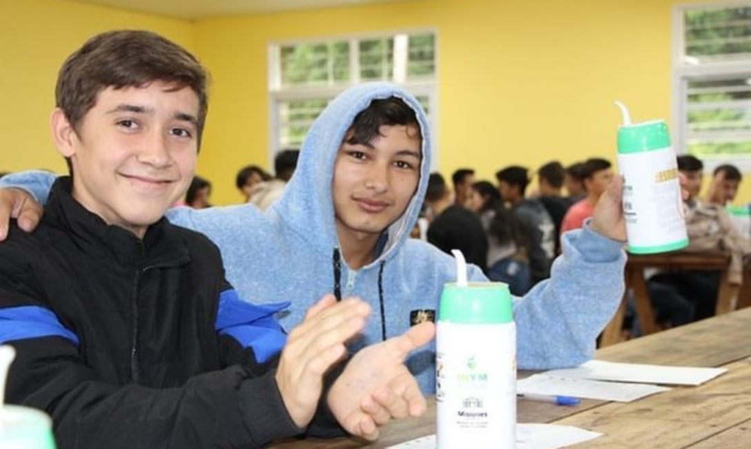 Imagen de Reunión con empresas sobre El Mate en la Escuela Imagen de Reunión con empresas sobre El Mate en la Escuela