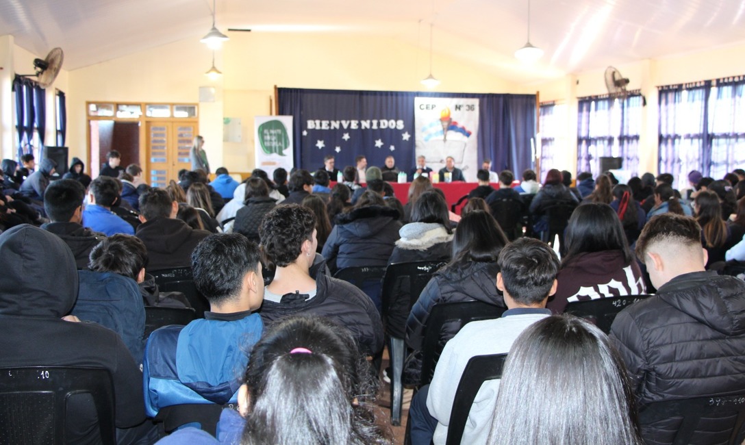 Imagen de A sala llena, se oficializó hoy El Mate en la Escuela 2024 Imagen de A sala llena, se oficializó hoy El Mate en la Escuela 2024