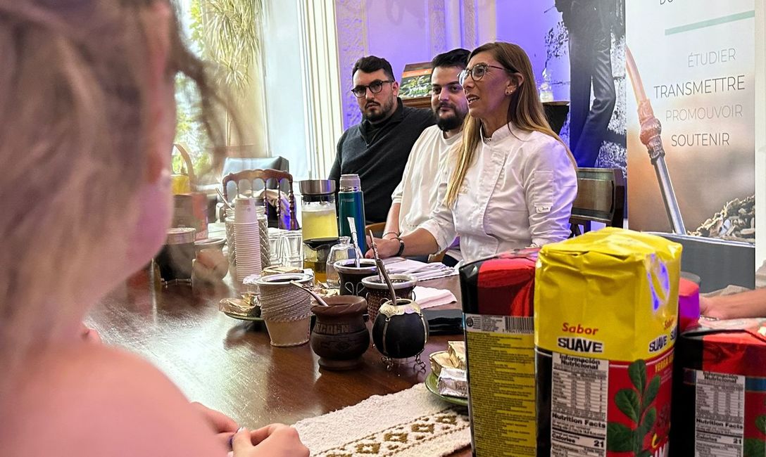 Imagen de El mate en la Embajada Argentina en Francia Imagen de El mate en la Embajada Argentina en Francia