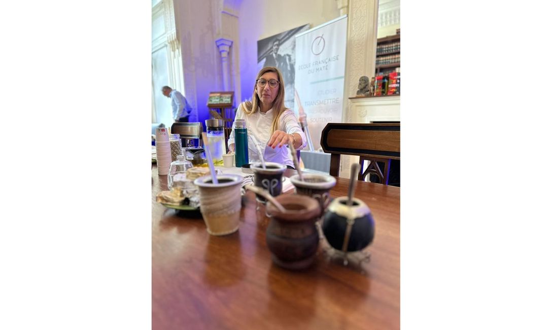 Imagen de El mate en la Embajada Argentina en Francia Imagen de El mate en la Embajada Argentina en Francia