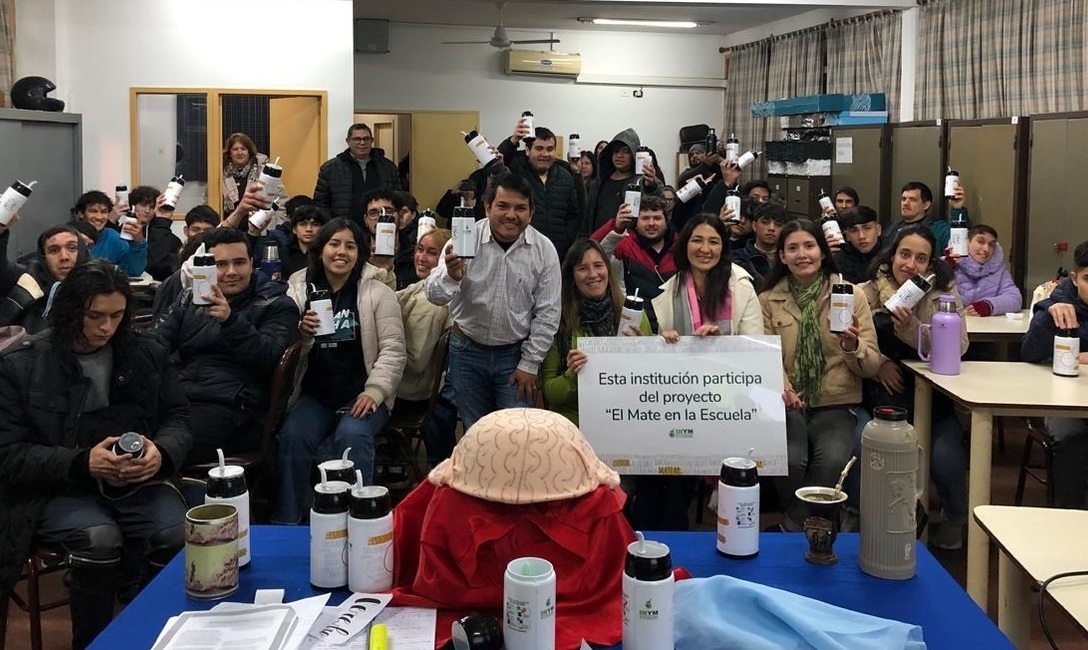 Alumnos del Bachillerato Orientado Provincial 13 de Posadas, apadrinada por CBS&eacute;.