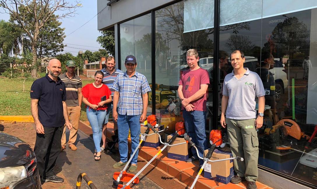Imagen de El INYM entreg&oacute; herramientas e indumentaria en doce localidades de la cuenca yerbatera