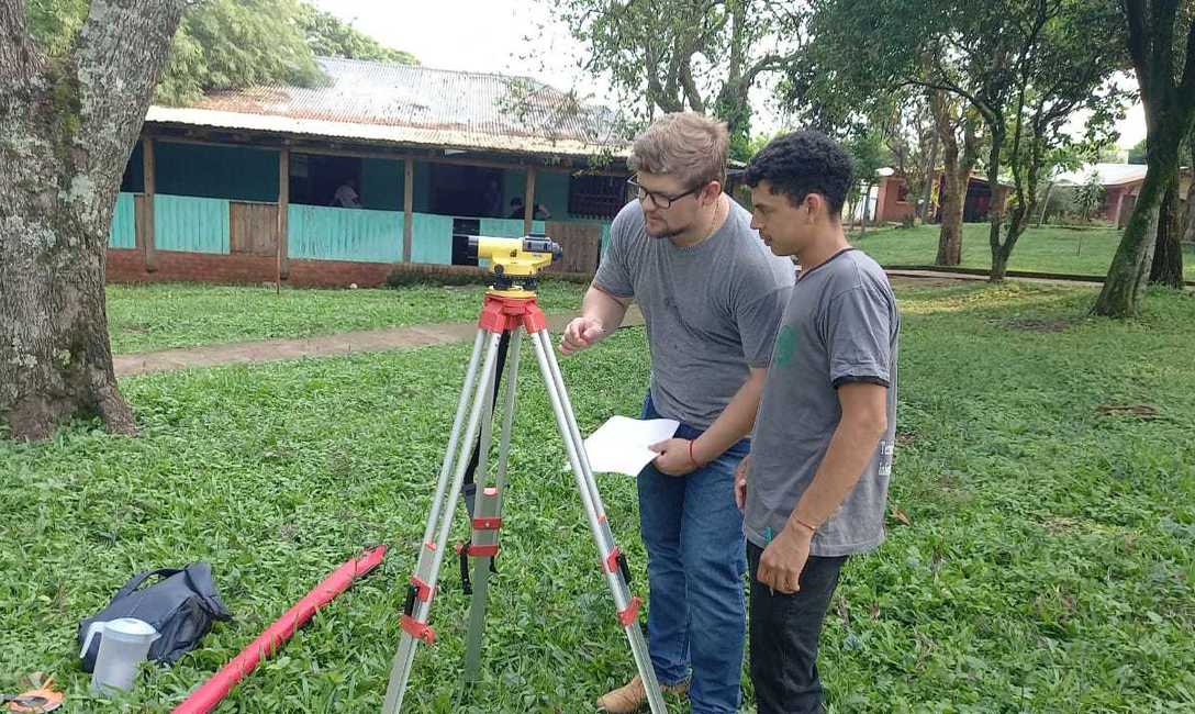 Imagen de Tania y Gustavo, a punto de recibirse como Ingenieros Agrónomos tras estudiar con becas del INYM Imagen de Tania y Gustavo, a punto de recibirse como Ingenieros Agrónomos tras estudiar con becas del INYM