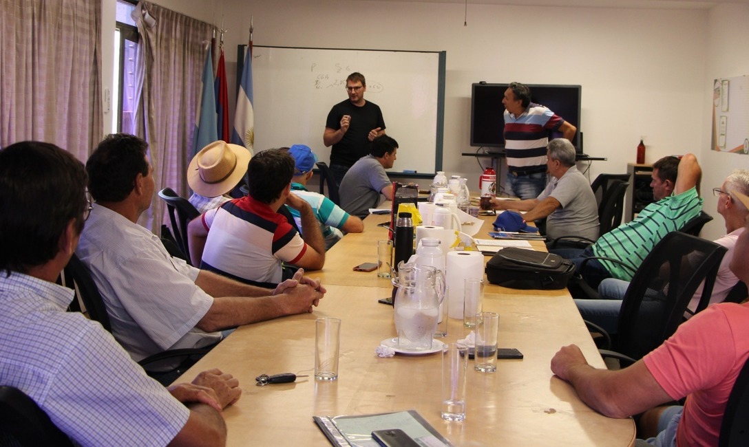 Imagen de Reunión con referentes yerbateros Imagen de Reunión con referentes yerbateros