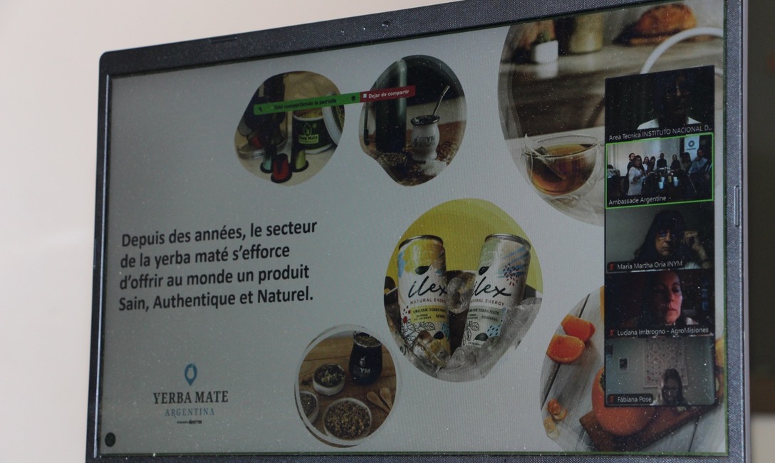 Imagen de Día Nacional del Mate en Francia, con énfasis en la Yerba Mate Argentina que se produce cuidando la naturaleza Imagen de Día Nacional del Mate en Francia, con énfasis en la Yerba Mate Argentina que se produce cuidando la naturaleza