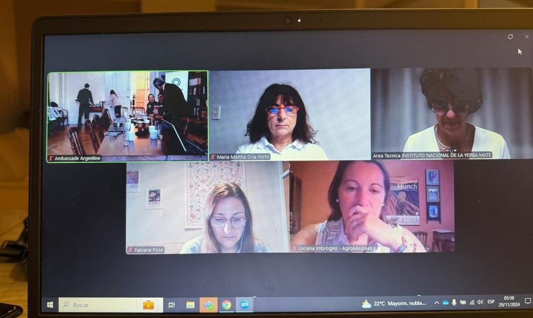 Imagen de Día Nacional del Mate en Francia, con énfasis en la Yerba Mate Argentina que se produce cuidando la naturaleza Imagen de Día Nacional del Mate en Francia, con énfasis en la Yerba Mate Argentina que se produce cuidando la naturaleza