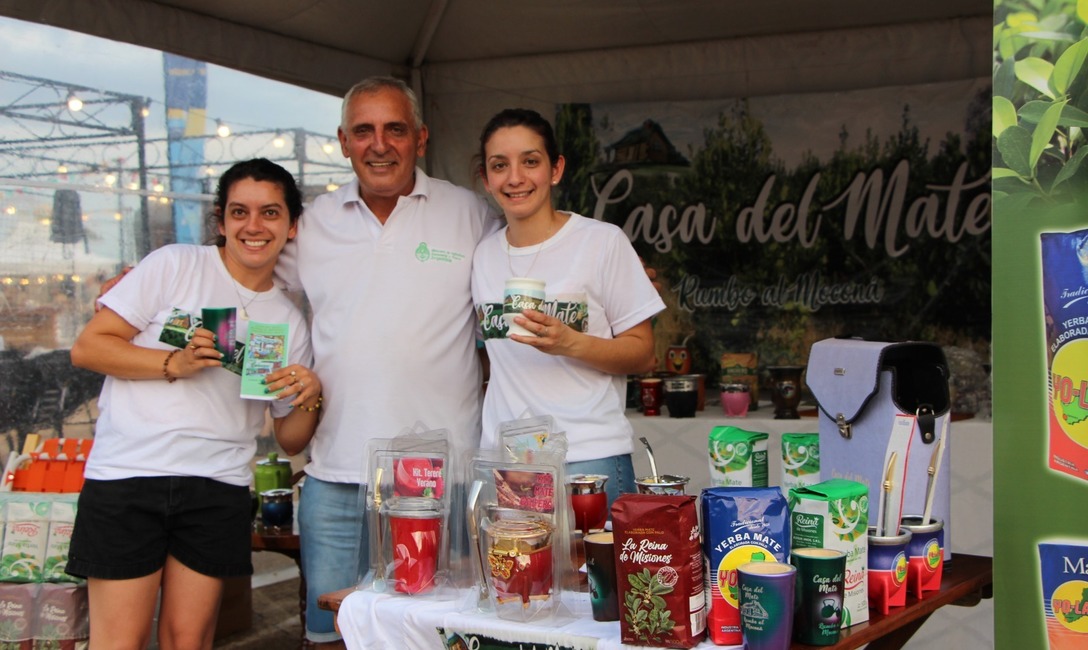 Imagen de El Día Nacional del Mate se celebró en Posadas con más de 40 productores- emprendedores, empresas y cooperativas, y miles de materos Imagen de El Día Nacional del Mate se celebró en Posadas con más de 40 productores- emprendedores, empresas y cooperativas, y miles de materos