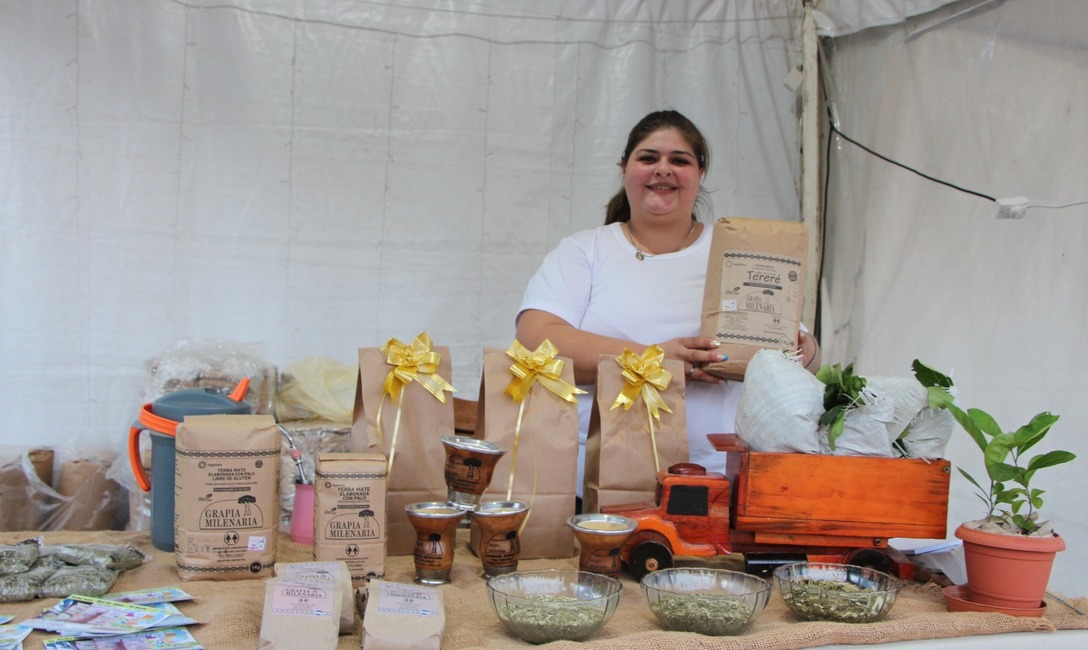 Imagen de El Día Nacional del Mate se celebró en Posadas con más de 40 productores- emprendedores, empresas y cooperativas, y miles de materos Imagen de El Día Nacional del Mate se celebró en Posadas con más de 40 productores- emprendedores, empresas y cooperativas, y miles de materos