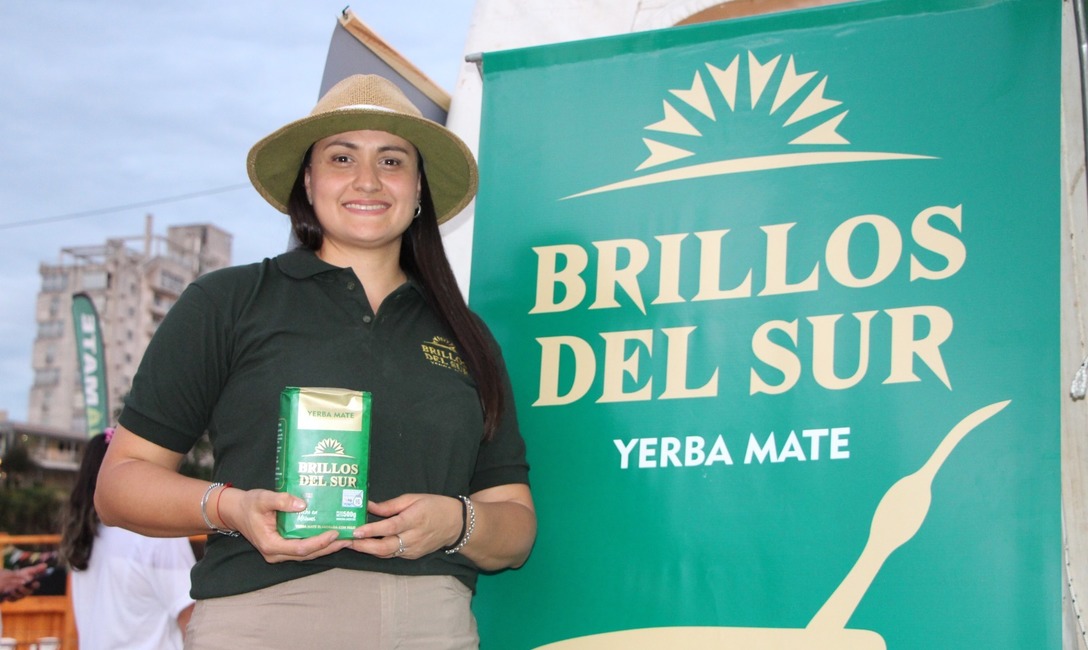 Imagen de El Día Nacional del Mate se celebró en Posadas con más de 40 productores- emprendedores, empresas y cooperativas, y miles de materos Imagen de El Día Nacional del Mate se celebró en Posadas con más de 40 productores- emprendedores, empresas y cooperativas, y miles de materos