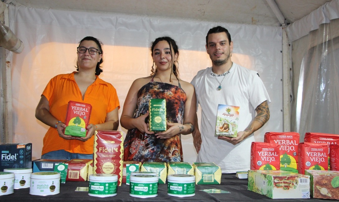 Imagen de El Día Nacional del Mate se celebró en Posadas con más de 40 productores- emprendedores, empresas y cooperativas, y miles de materos Imagen de El Día Nacional del Mate se celebró en Posadas con más de 40 productores- emprendedores, empresas y cooperativas, y miles de materos