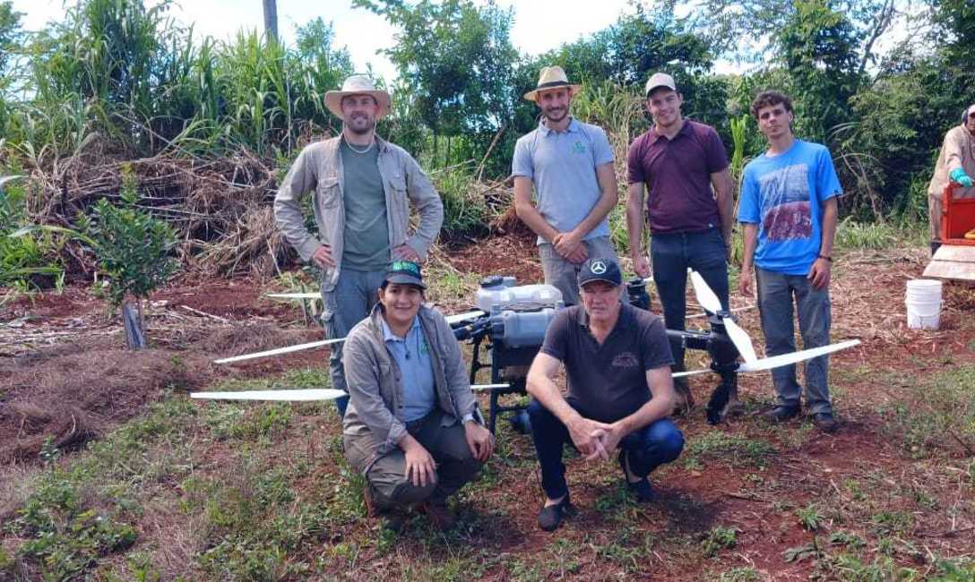 Imagen de Demostración de uso de drones para aplicaciones foliares Imagen de Demostración de uso de drones para aplicaciones foliares