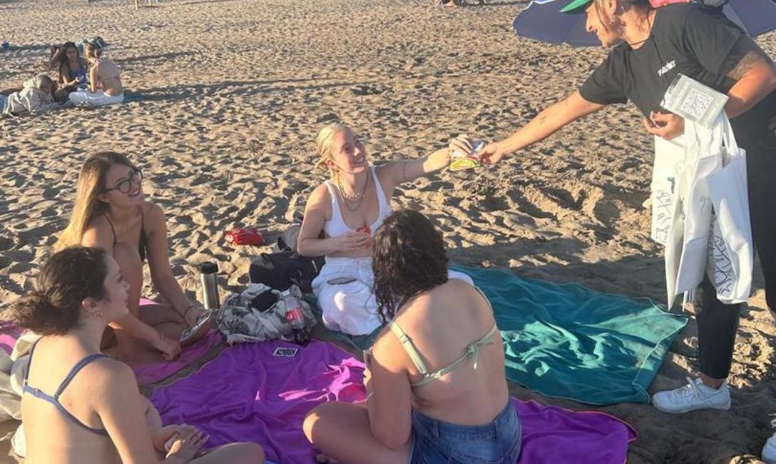 Imagen de Yerba Mate Argentina en la playa Imagen de Yerba Mate Argentina en la playa