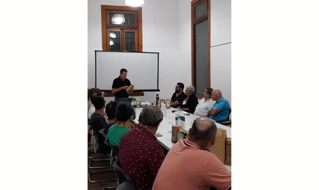 Rondas de negocios con mate.