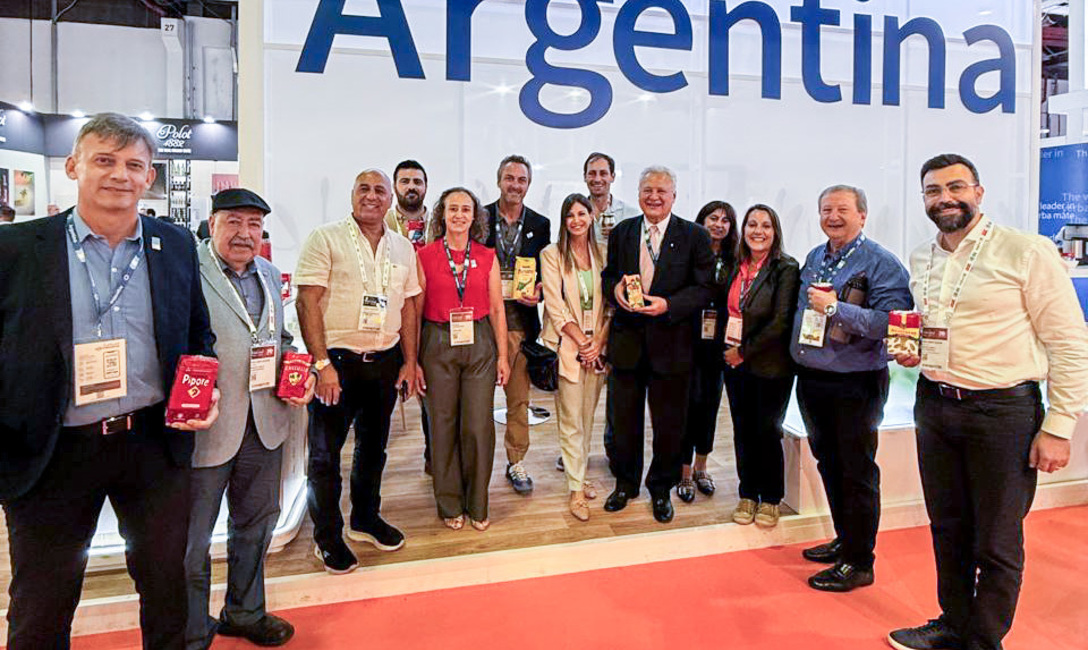 Imagen de El mate y su cultura despertaron el interés de los visitantes en la Feria Gulfood, en Dubai Imagen de El mate y su cultura despertaron el interés de los visitantes en la Feria Gulfood, en Dubai