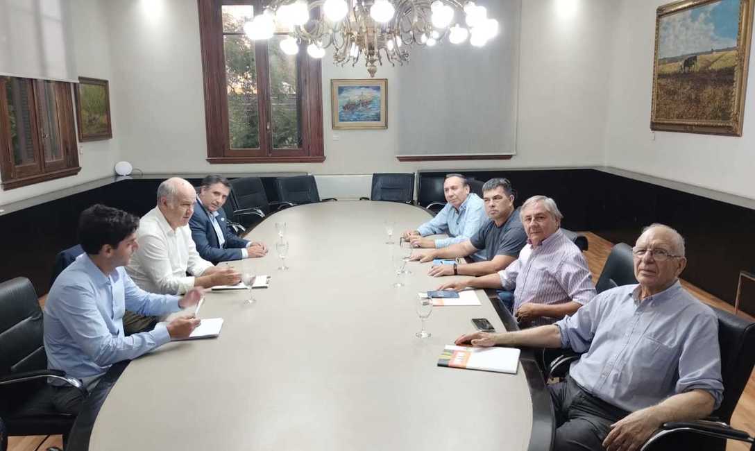 Imagen de Reunión en la Secretaría de Agricultura, Ganadería y Pesca Imagen de Reunión en la Secretaría de Agricultura, Ganadería y Pesca