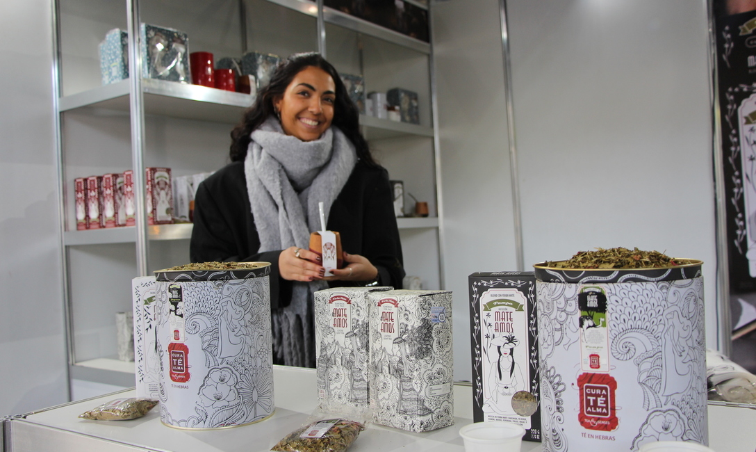 Mate Amos, de Cultivate La Buena Vida S.A., ofrece blends naturales con cedrón, menta, frutos rojos o jengibre. Mate Amos, de Cultivate La Buena Vida S.A., ofrece blends naturales con cedrón, menta, frutos rojos o jengibre.