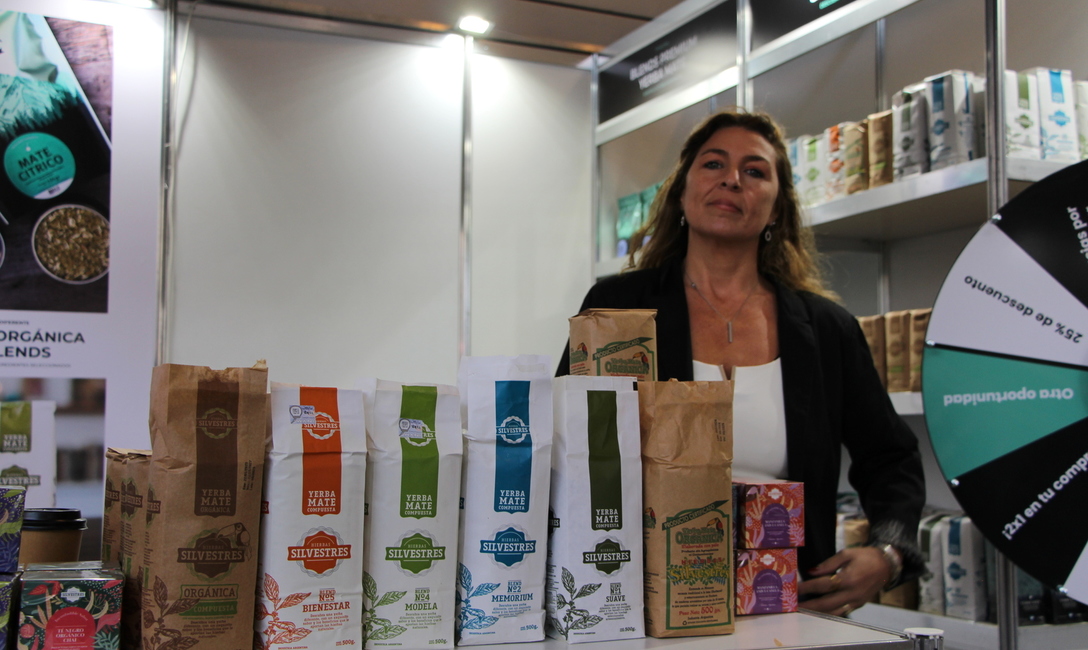 Patagonia y Hierbas Silvestres, de Timos S.A., es yerba mate en hojas con agregado de hierbas, flores, especias y frutas naturales. Patagonia y Hierbas Silvestres, de Timos S.A., es yerba mate en hojas con agregado de hierbas, flores, especias y frutas naturales.