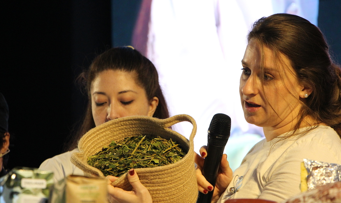 Imagen de “Cocinar con yerba mate es honrar la tradición, potenciar la salud y ofrecer experiencias diferenciadoras” Imagen de “Cocinar con yerba mate es honrar la tradición, potenciar la salud y ofrecer experiencias diferenciadoras”