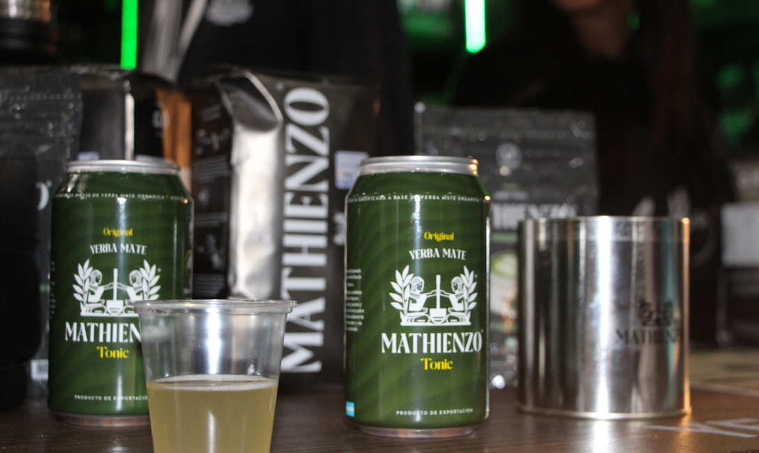 La bebida está elaborada a base de extracto natural de yerba mate. La bebida está elaborada a base de extracto natural de yerba mate.