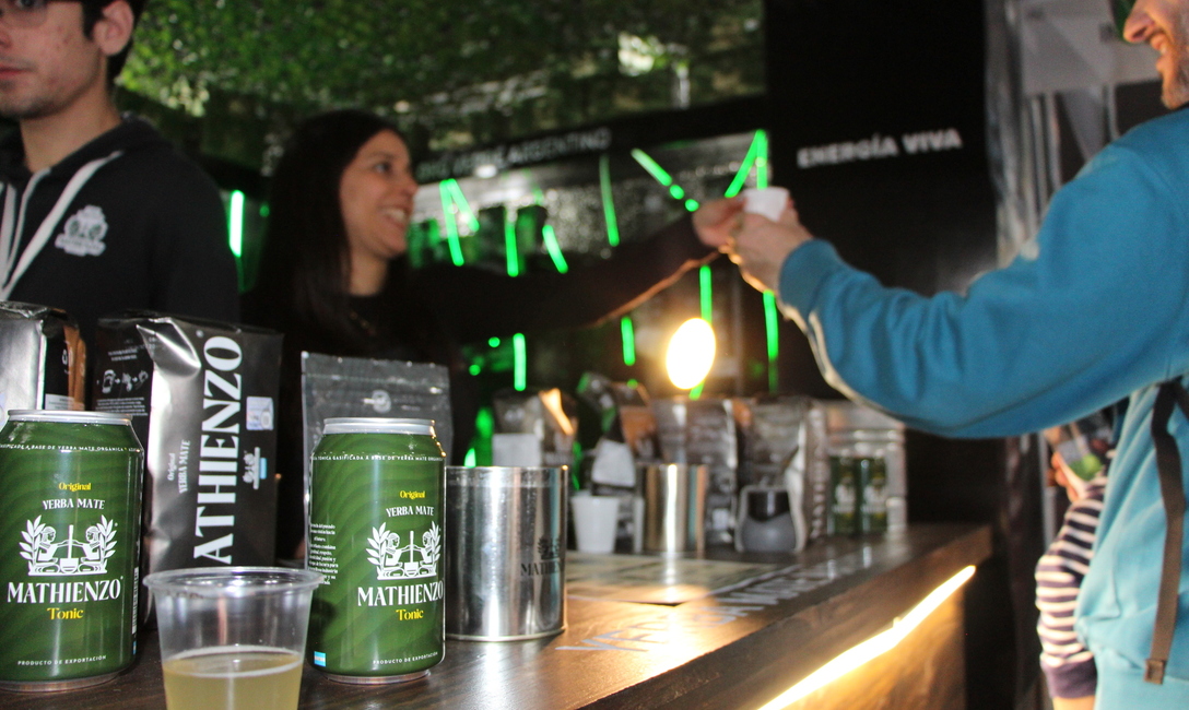 Tiene un perfil salvaje, herbal y levemente cítrico. Tiene un perfil salvaje, herbal y levemente cítrico.