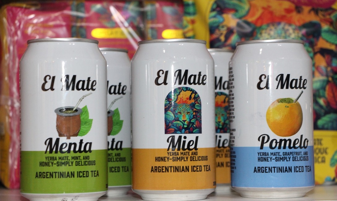 Mate Menta y Mate Pomelo, se comercializa en Toronto, Canadá, mediante la plataforma Amazon. Mate Menta y Mate Pomelo, se comercializa en Toronto, Canadá, mediante la plataforma Amazon.