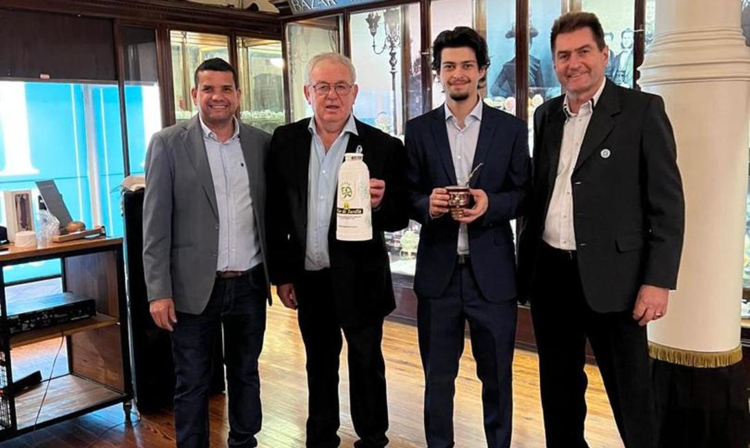 Imagen de Directores del INYM destacaron el aporte del “Museo del Mate”, abierto en pleno corazón de la Ciudad de Buenos Aires Imagen de Directores del INYM destacaron el aporte del “Museo del Mate”, abierto en pleno corazón de la Ciudad de Buenos Aires