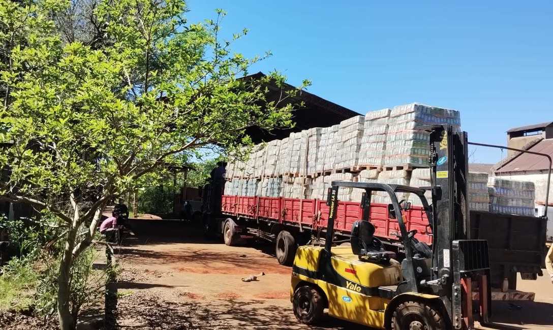 Imagen de El INYM detectó un molino clandestino no habilitado, e intervino 33 mil kilos de yerba mate envasada y 150 mil kilos de palitos Imagen de El INYM detectó un molino clandestino no habilitado, e intervino 33 mil kilos de yerba mate envasada y 150 mil kilos de palitos