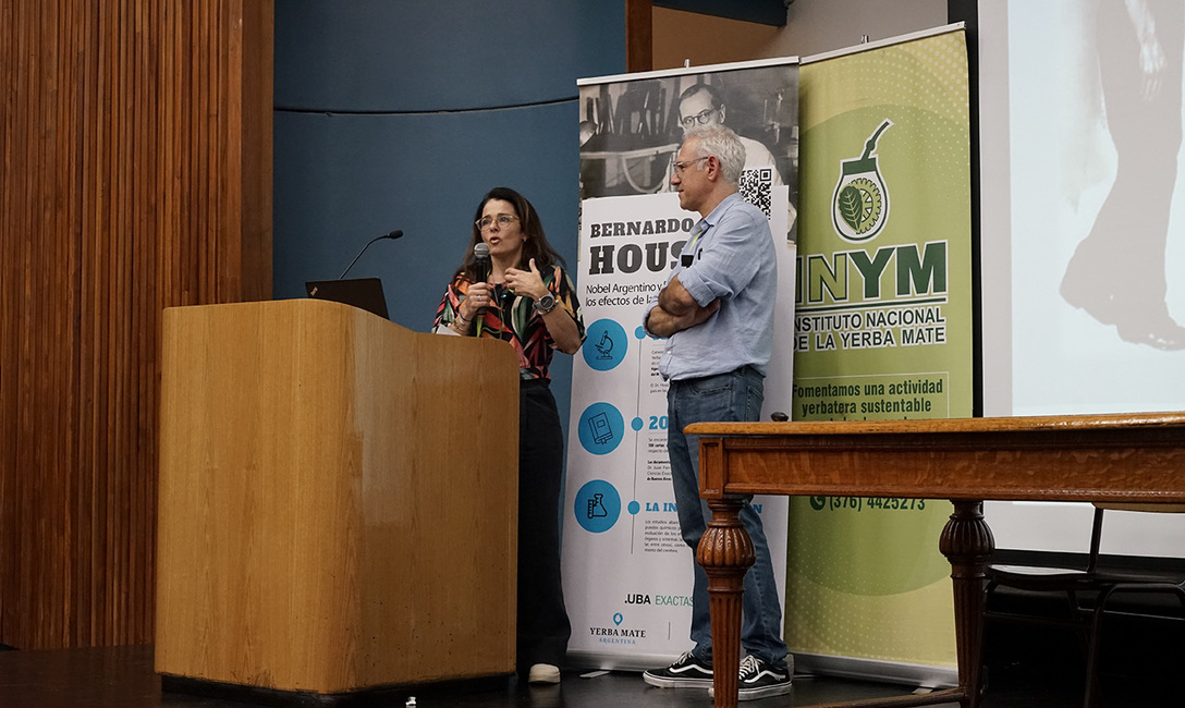 Dra. Irene Taravini (Universidad Nacional de Entre Ríos – CONICET) y Dr. Juan Ferrario (UBA - CONICET). “El Mate en la Cabeza” Dra. Irene Taravini (Universidad Nacional de Entre Ríos – CONICET) y Dr. Juan Ferrario (UBA - CONICET). “El Mate en la Cabeza”