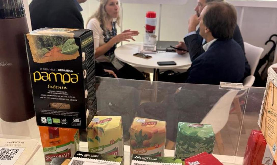 Imagen de El INYM y 13 empresas y cooperativas buscan sumar consumidores y consolidar el mercado de la Yerba Mate Argentina en la feria ANUGA 2025, en Alemania Imagen de El INYM y 13 empresas y cooperativas buscan sumar consumidores y consolidar el mercado de la Yerba Mate Argentina en la feria ANUGA 2025, en Alemania