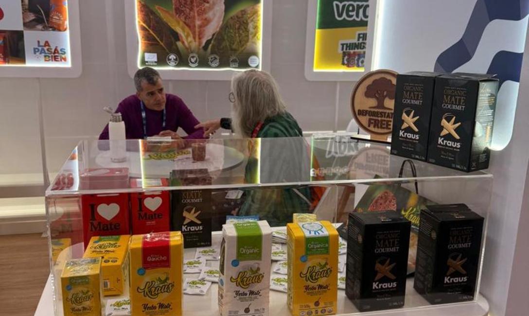 Imagen de El INYM y 13 empresas y cooperativas buscan sumar consumidores y consolidar el mercado de la Yerba Mate Argentina en la feria ANUGA 2025, en Alemania Imagen de El INYM y 13 empresas y cooperativas buscan sumar consumidores y consolidar el mercado de la Yerba Mate Argentina en la feria ANUGA 2025, en Alemania