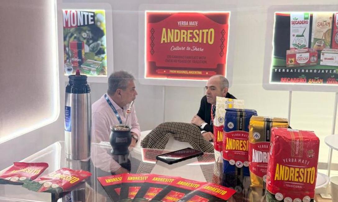 Imagen de El INYM y 13 empresas y cooperativas buscan sumar consumidores y consolidar el mercado de la Yerba Mate Argentina en la feria ANUGA 2025, en Alemania Imagen de El INYM y 13 empresas y cooperativas buscan sumar consumidores y consolidar el mercado de la Yerba Mate Argentina en la feria ANUGA 2025, en Alemania