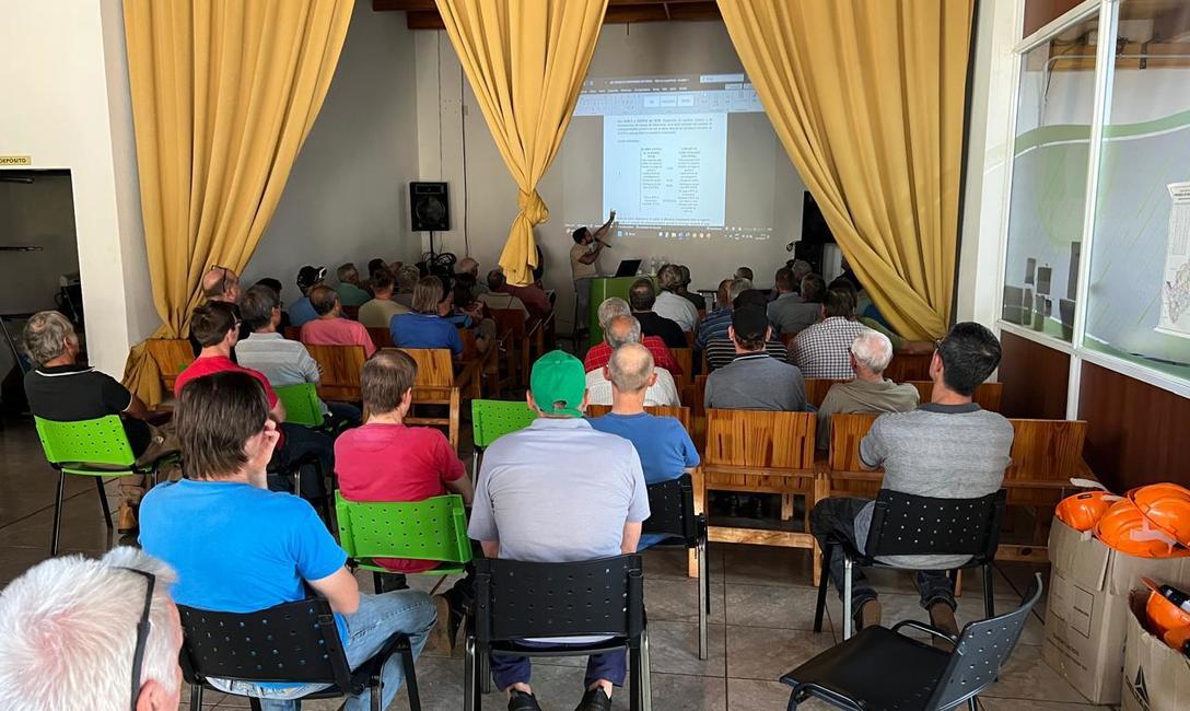 Imagen de Charla sobre el Convenio de Corresponsabilidad Gremial con productores de Jardín América Imagen de Charla sobre el Convenio de Corresponsabilidad Gremial con productores de Jardín América