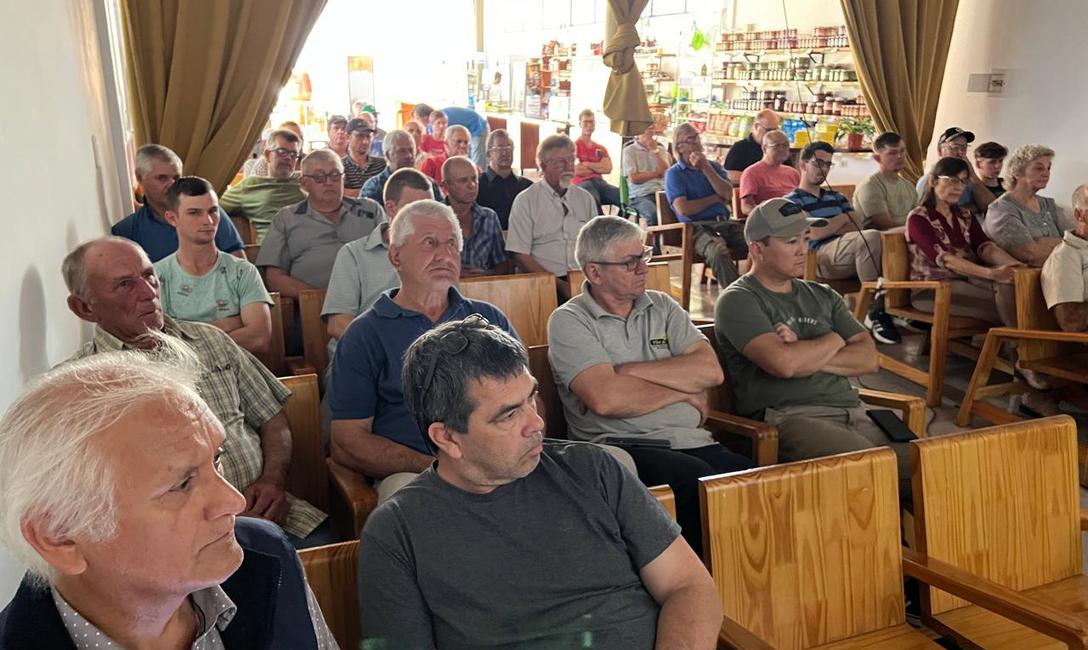 Imagen de Charla sobre el Convenio de Corresponsabilidad Gremial con productores de Jardín América Imagen de Charla sobre el Convenio de Corresponsabilidad Gremial con productores de Jardín América