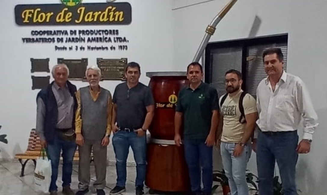 Imagen de Charla sobre el Convenio de Corresponsabilidad Gremial con productores de Jardín América Imagen de Charla sobre el Convenio de Corresponsabilidad Gremial con productores de Jardín América