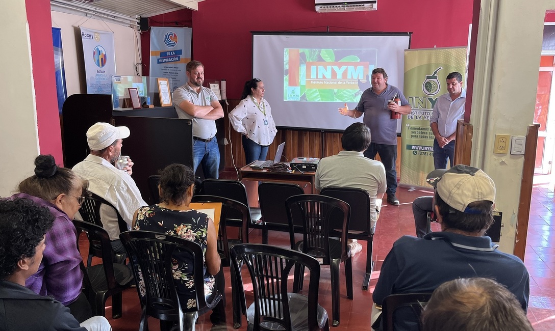 Imagen de Productores de Arist&oacute;bulo del Valle recibieron asesoramiento y gestionaron tr&aacute;mites en la Jornada Itinerante del INYM