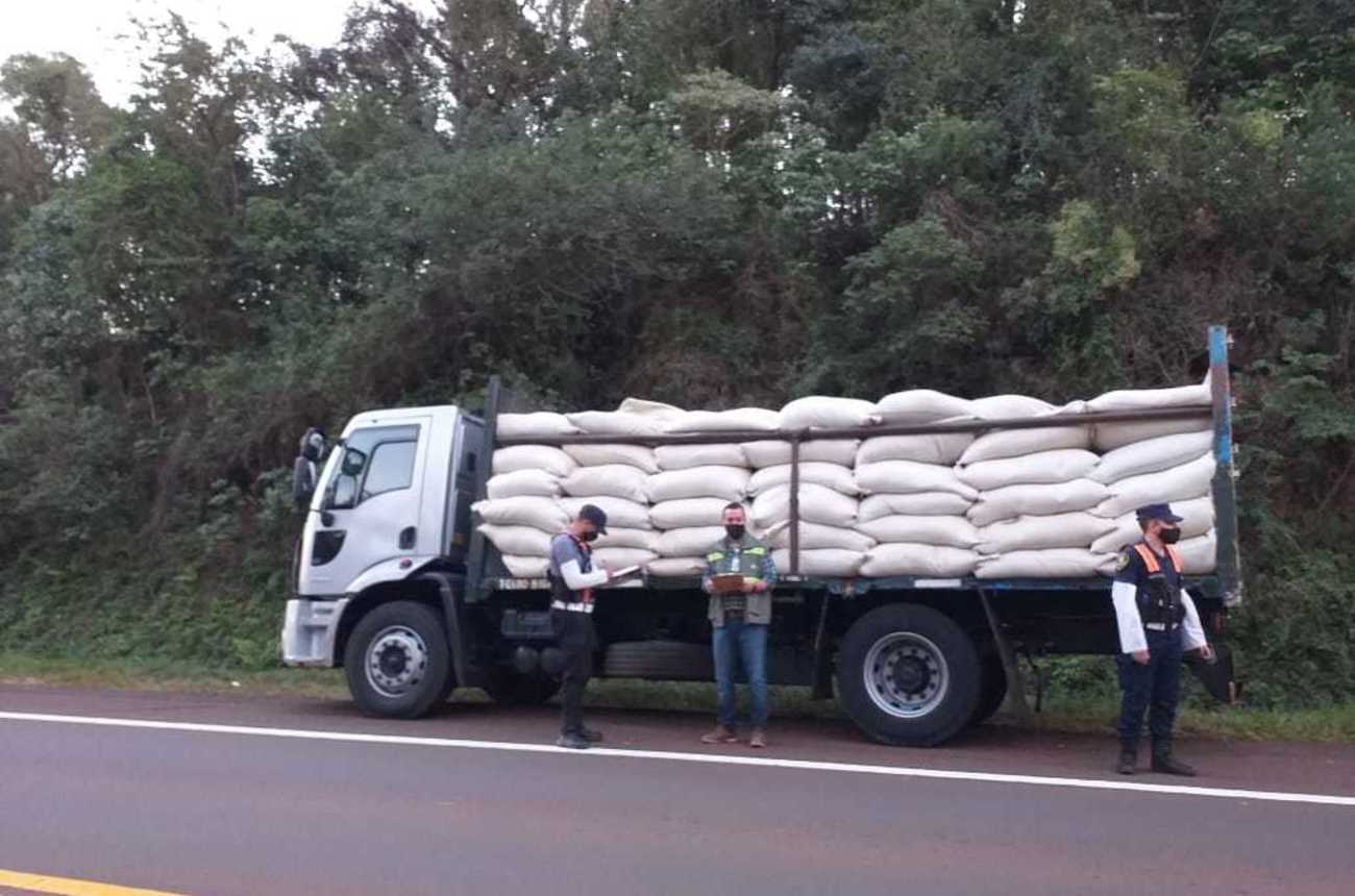 Operativos de control del transporte de hoja verde, junto a la policía de Misiones.